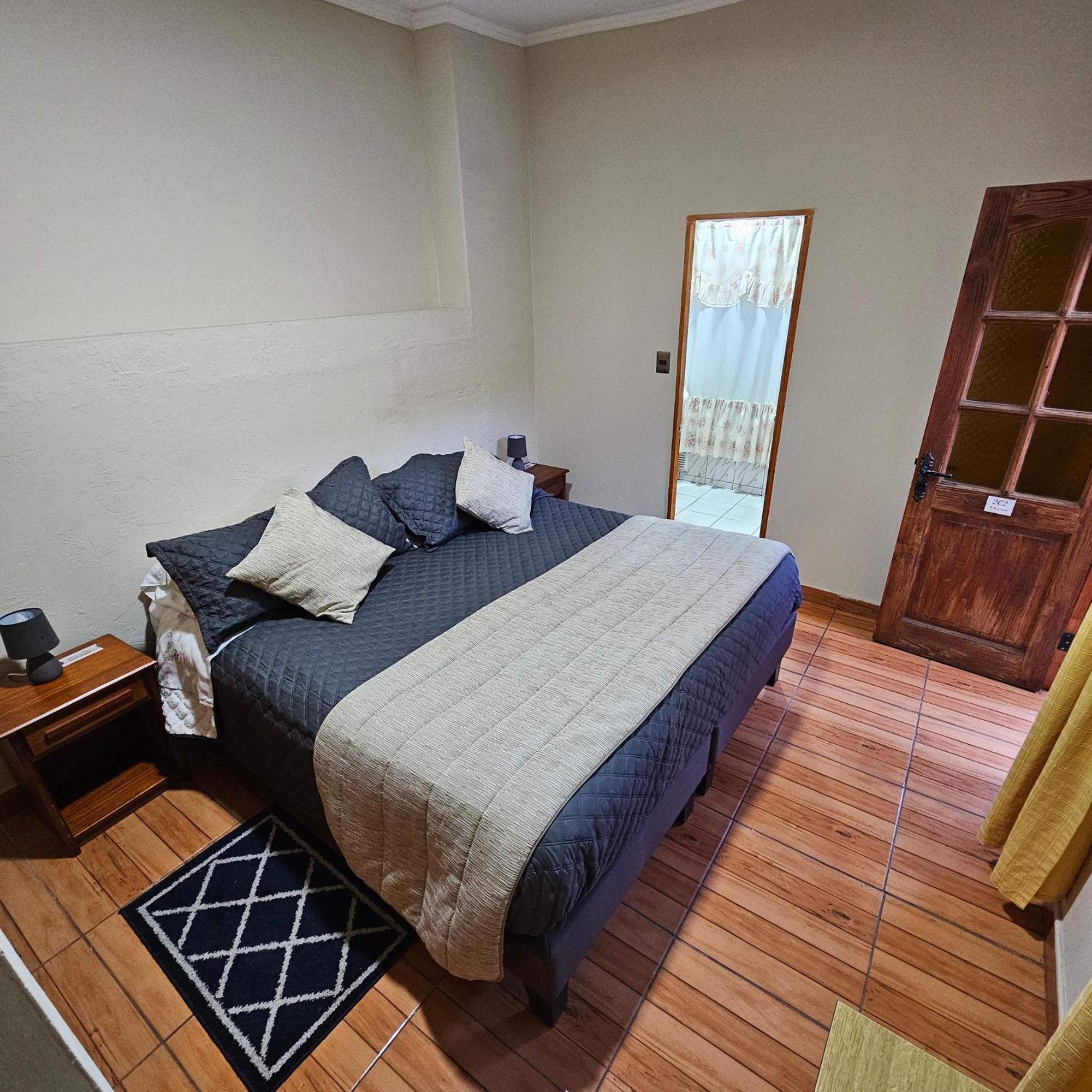 Hostal De Colon 拉塞雷纳 外观 照片